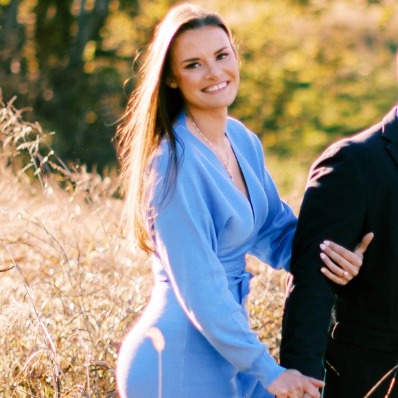 Meet your Posher, Taylor - Picture 1 of 6